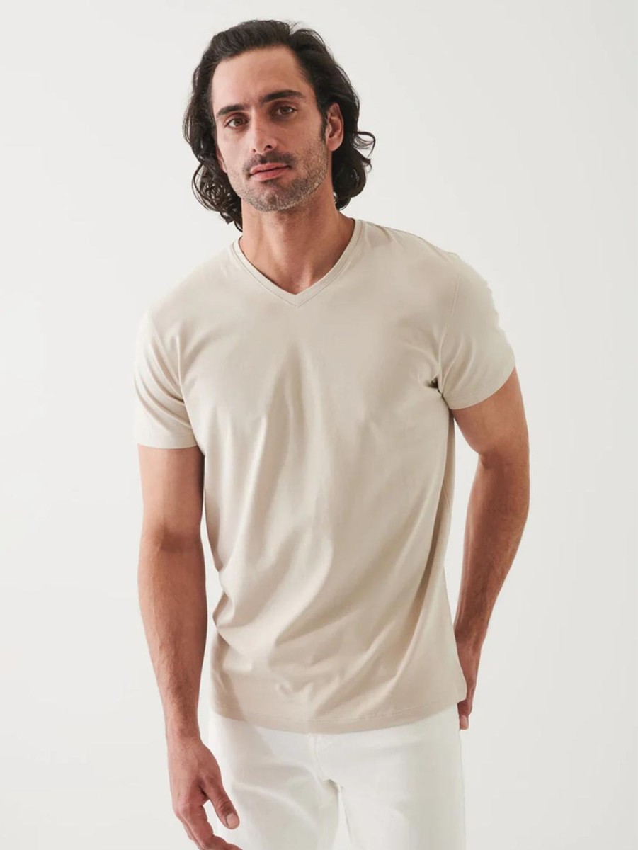 Men Patrick Assaraf T-Shirts | Iconic V-Neck T-Shirt Wheat